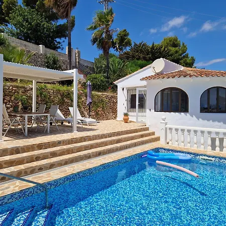 Neu Renovierte Mit Privatem Pool Fusslaeufig Zum Villa